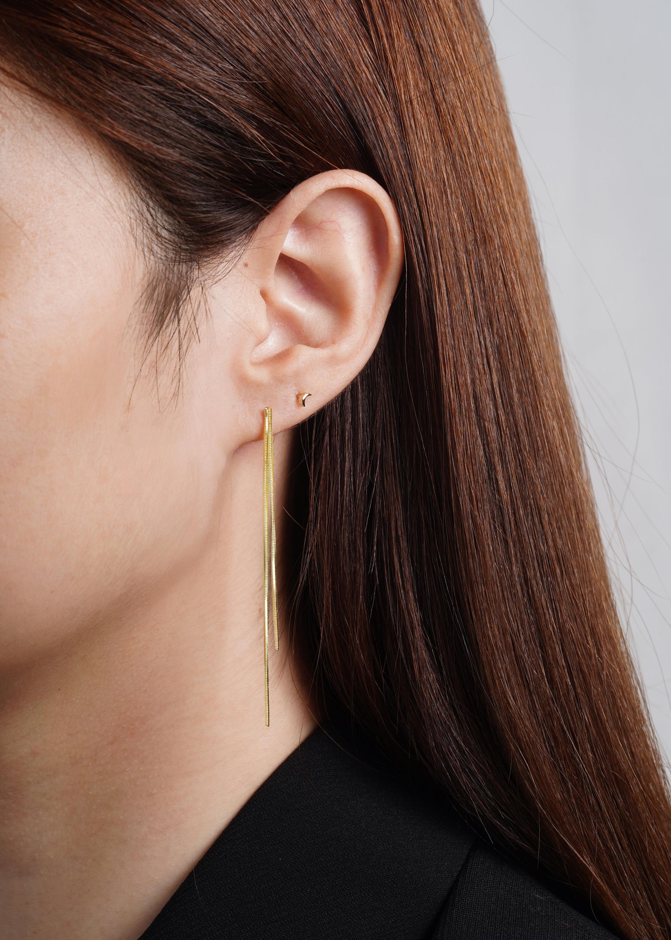 Sophisticated Snake Chain Dangle Earrings: Timeless Beauty