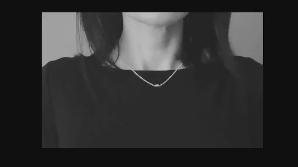 Video: the magnetic clasp separating and snapping closed, worn as a necklace.